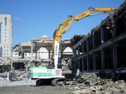 西安化工厂违建厂房拆除